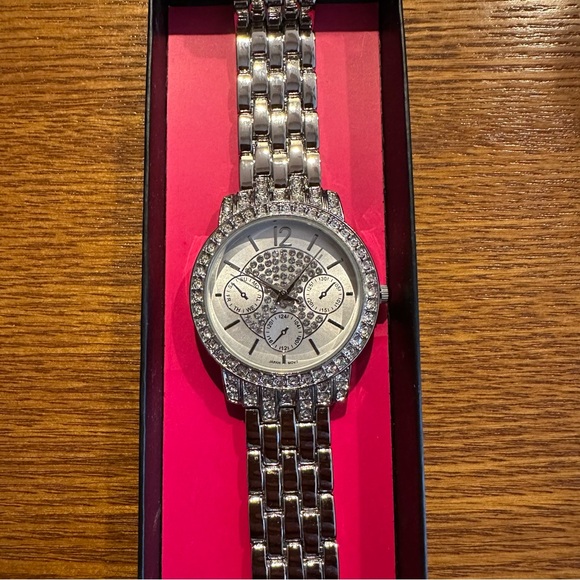 Avon Bling Pave Watch with Crystals by Swarovski - Picture 4 of 7